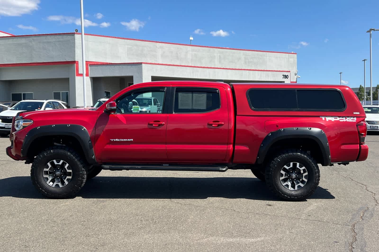 Used 2018 Toyota Tacoma TRD Off-Road w/ Technology Package AWD/4WD image 9