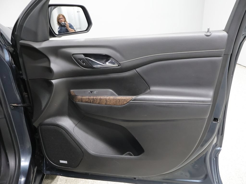 Used 2020 GMC Acadia Denali w/ Technology Package AWD/4WD image 23