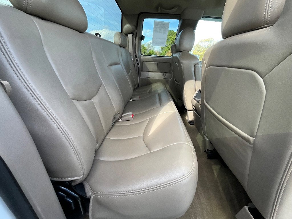 Used 2005 GMC Sierra 2500 SLT w/ Heavy-Duty Power Package image 33