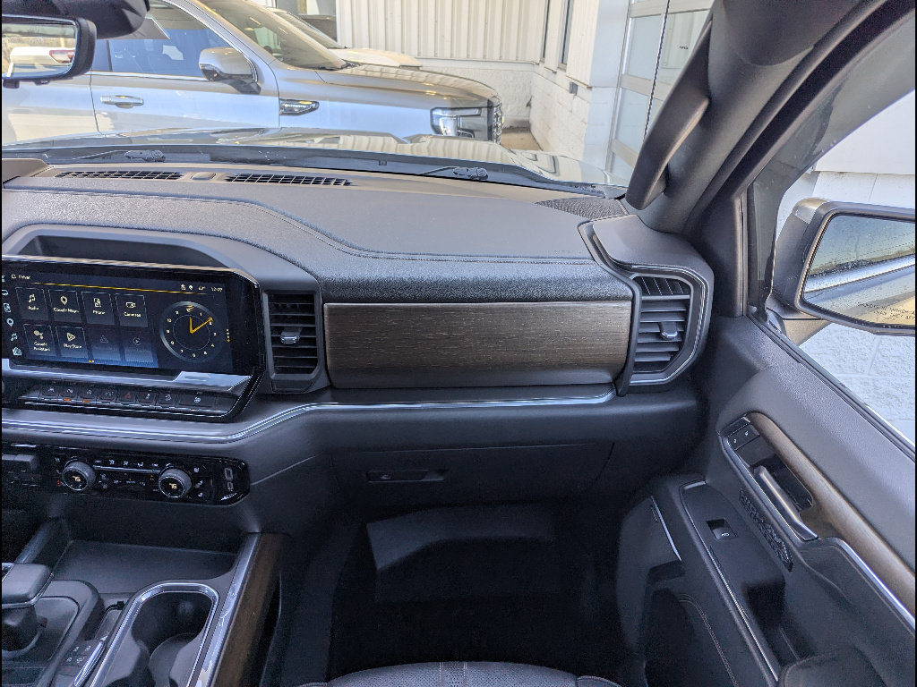 Used 2024 Chevrolet Silverado 1500 High Country w/ Technology Package AWD/4WD image 4