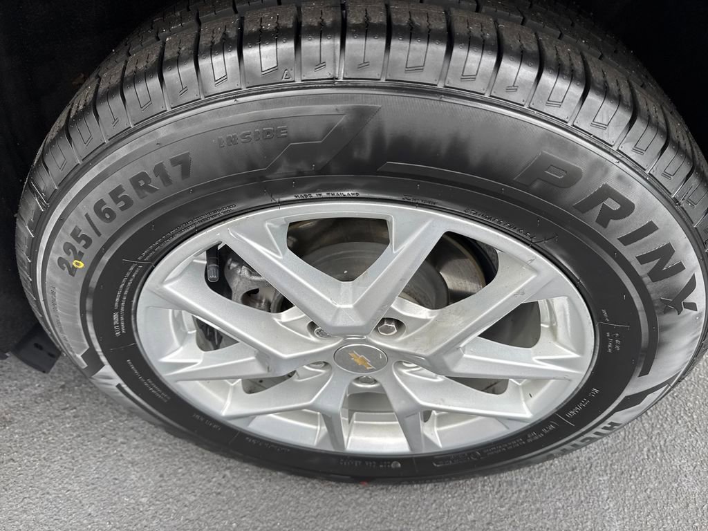 Used 2023 Chevrolet Equinox LS image 28