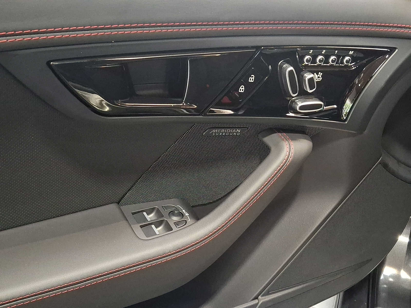 Used 2023 Jaguar F-TYPE R-Dynamic AWD/4WD image 11