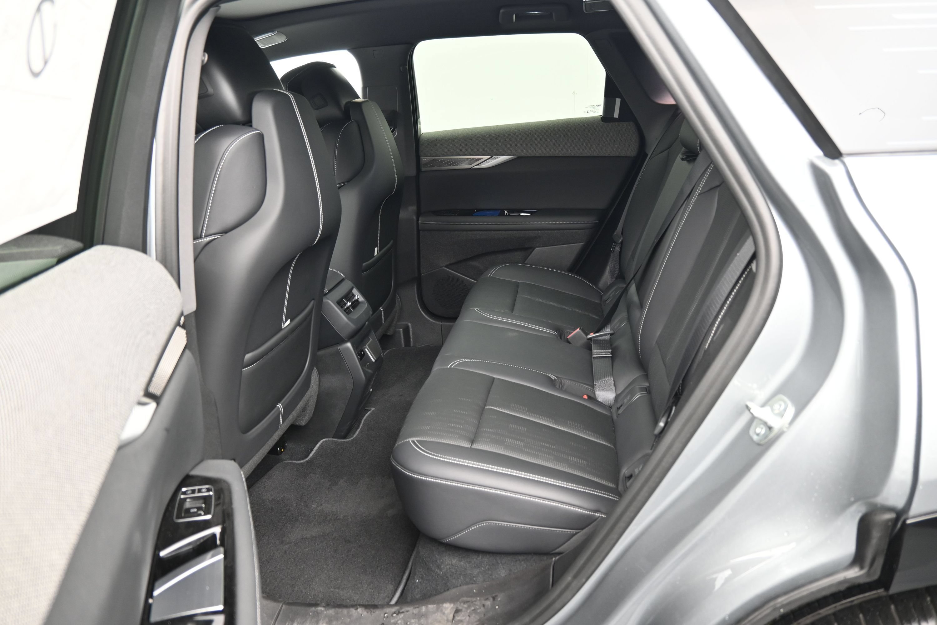 New 2026 Cadillac Optiq Sport 2 w/ LPO, Floor Liner Package AWD/4WD image 10
