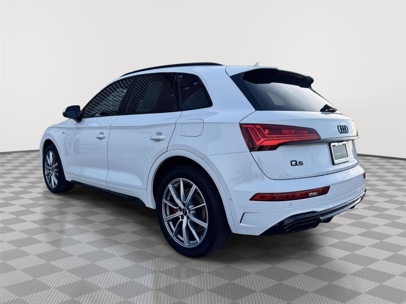 Used 2024 Audi Q5 e Prestige w/ Prestige Package image 7