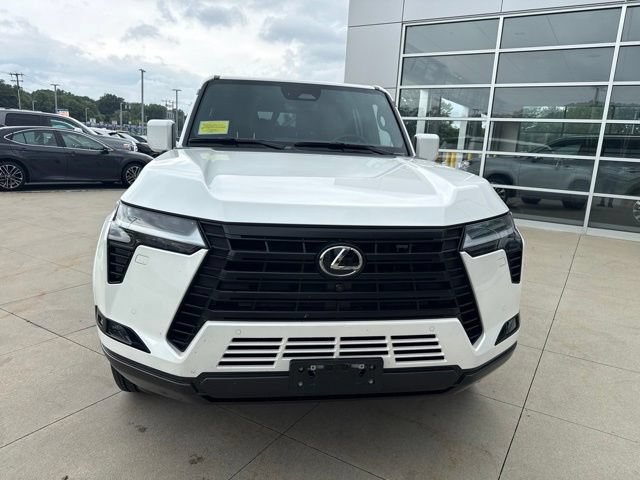 Used 2025 Lexus GX 550 w/ Accessory Package (2T) AWD/4WD image 2