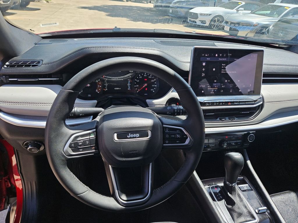 Used 2025 Jeep Compass Limited image 17