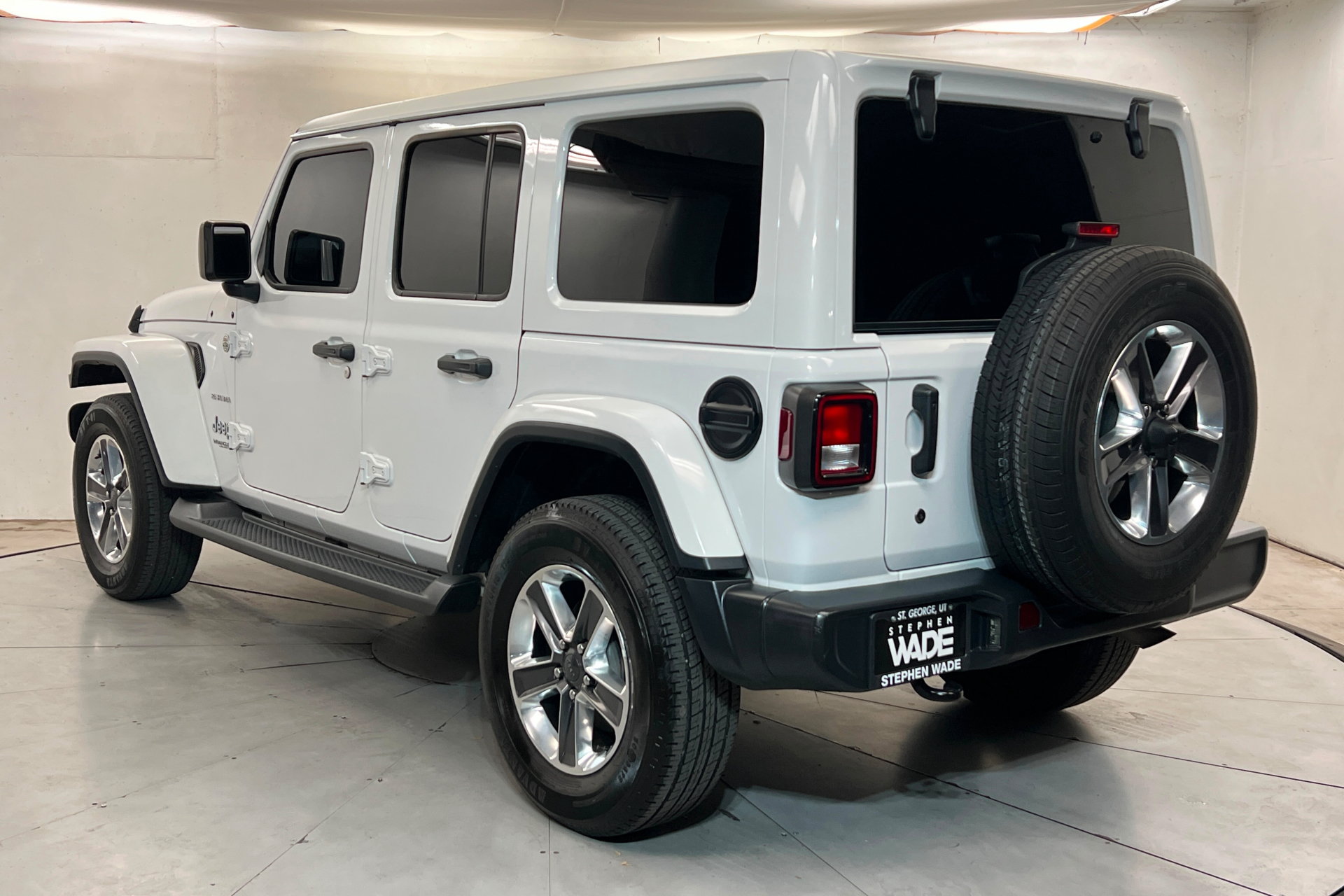 Used 2020 Jeep Wrangler Unlimited Sahara AWD/4WD image 3