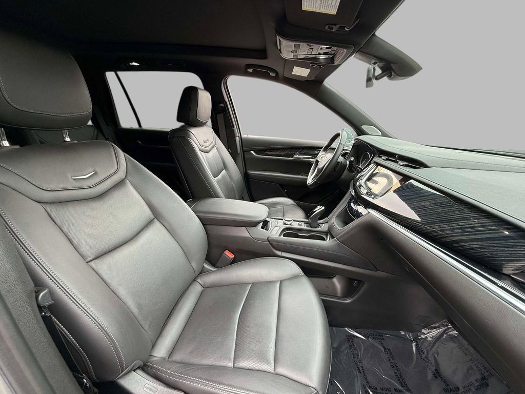 Used 2025 Cadillac XT6 Premium Luxury image 14