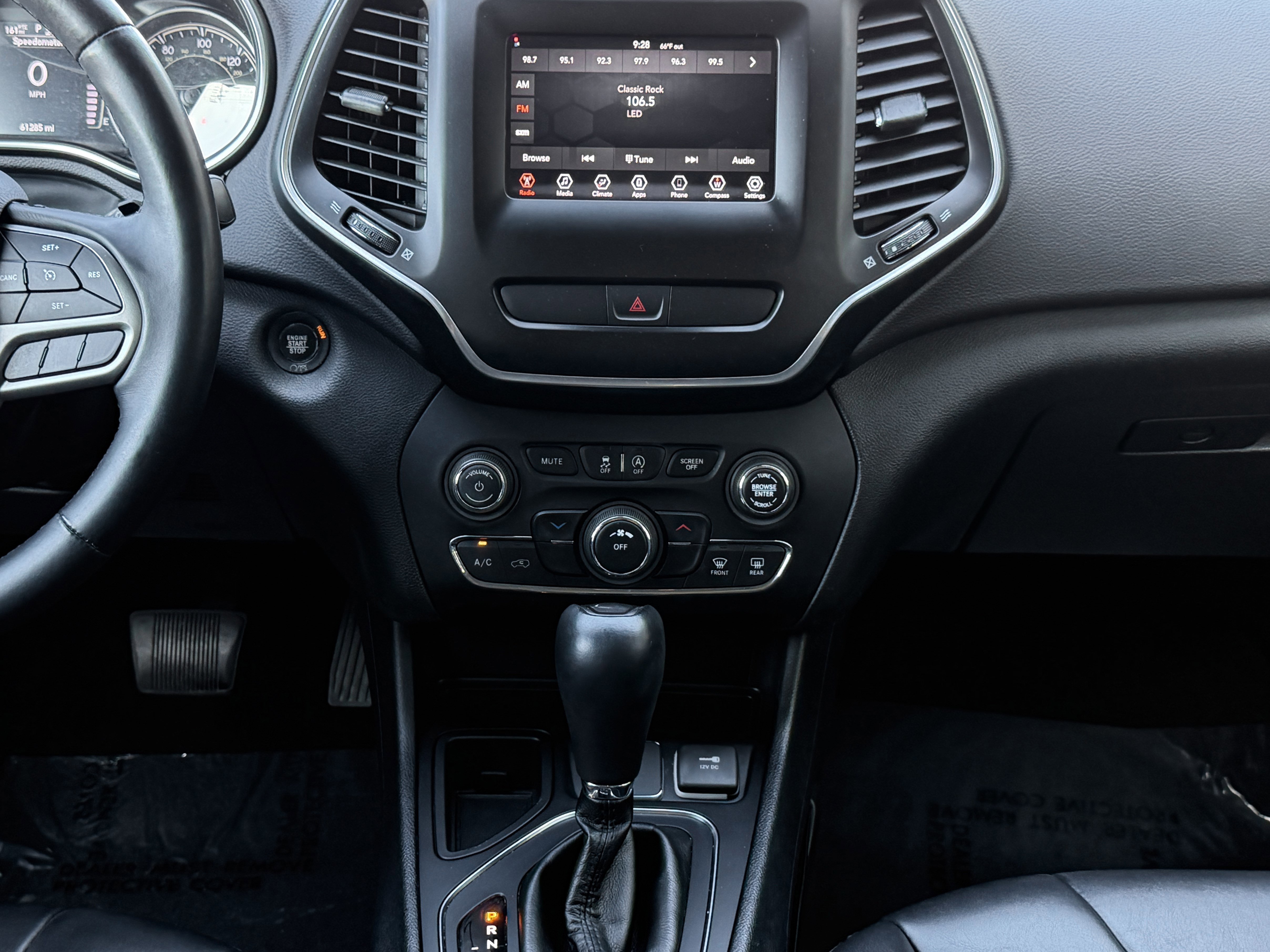 Used 2019 Jeep Cherokee Latitude Plus image 21