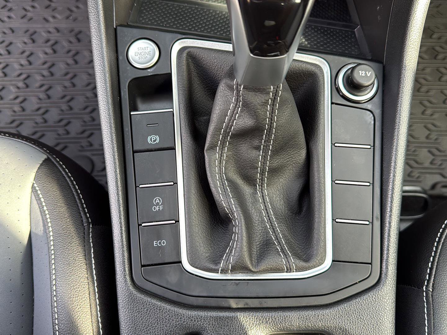 Certified 2025 Volkswagen Jetta SE image 18