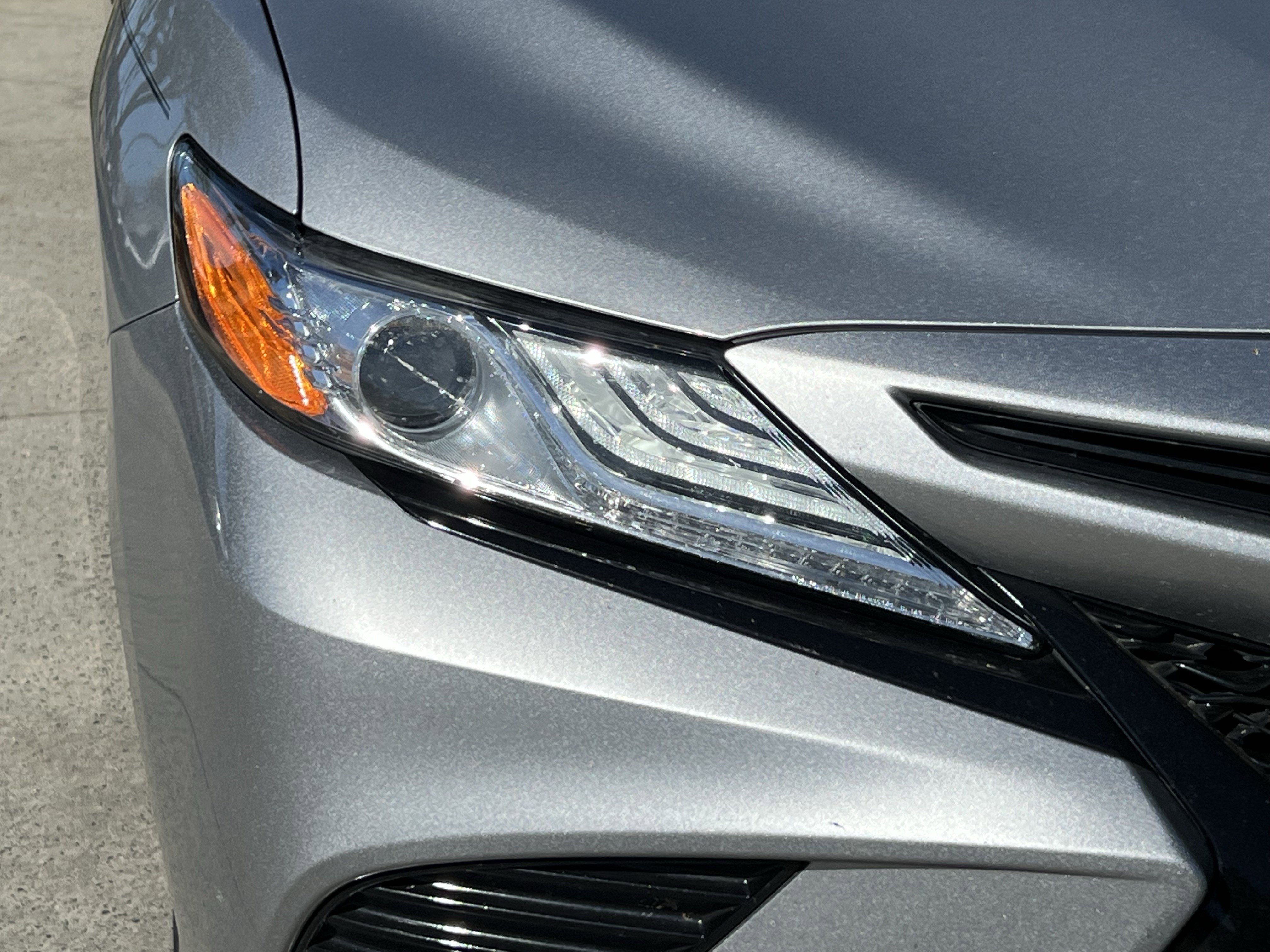 Used 2020 Toyota Camry XSE image 11