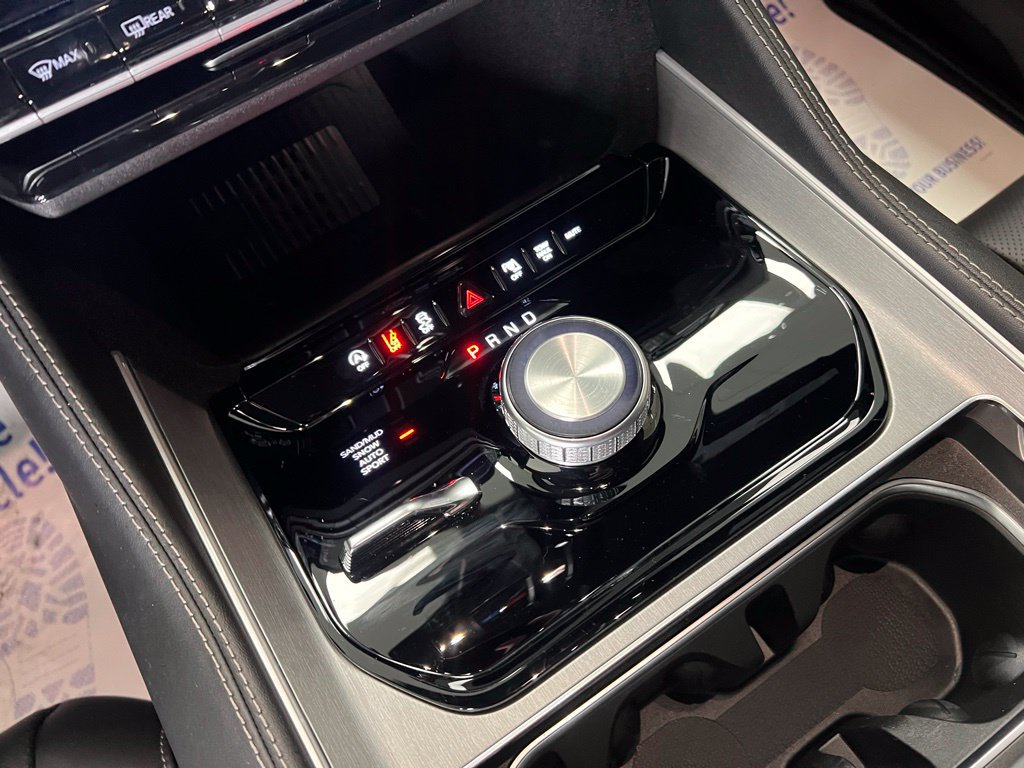 New 2026 Jeep Grand Wagoneer Limited AWD/4WD image 13