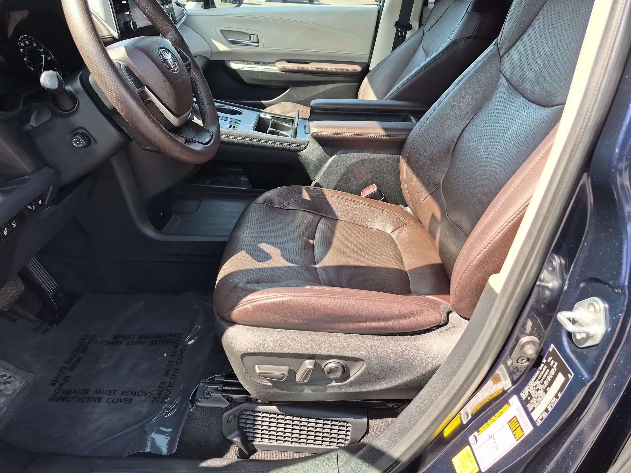 Used 2023 Toyota Sienna Platinum AWD/4WD image 13