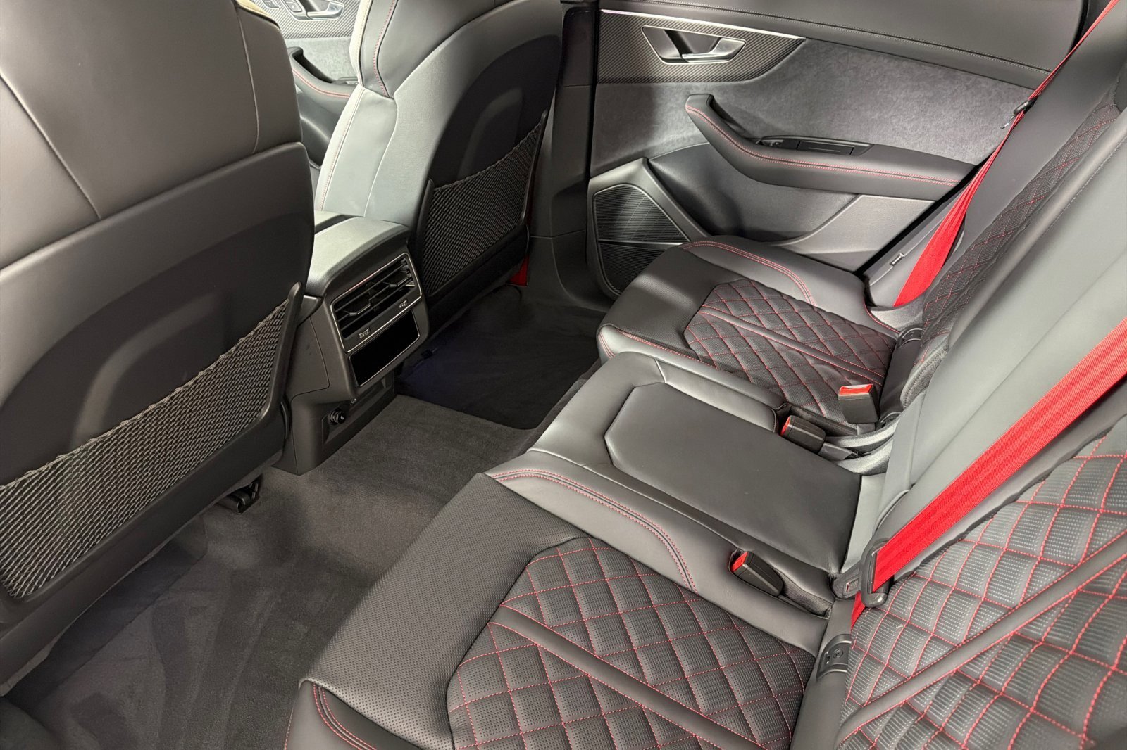 New 2026 Audi SQ8 Prestige image 11