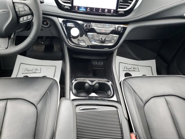 Used 2025 Chrysler Pacifica Limited AWD/4WD image 22