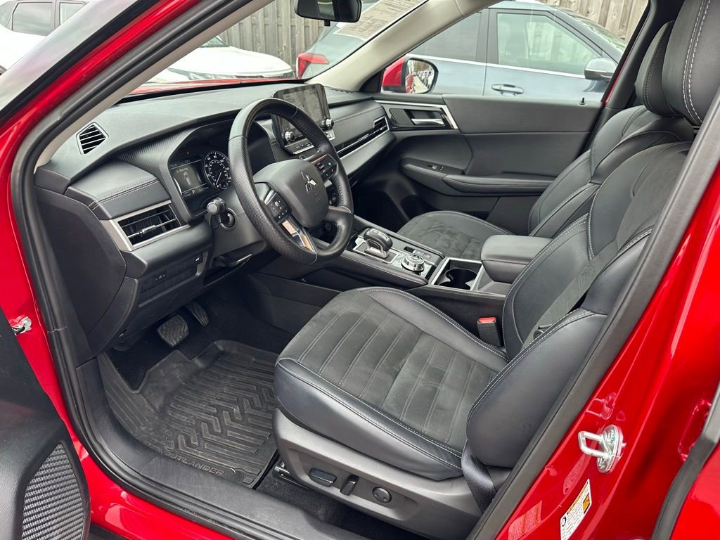 Used 2024 Mitsubishi Outlander SE image 12