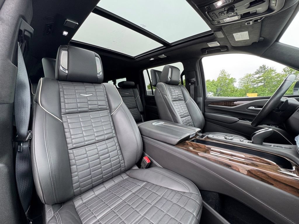 Certified 2024 Cadillac Escalade ESV Premium Luxury Platinum AWD/4WD image 30