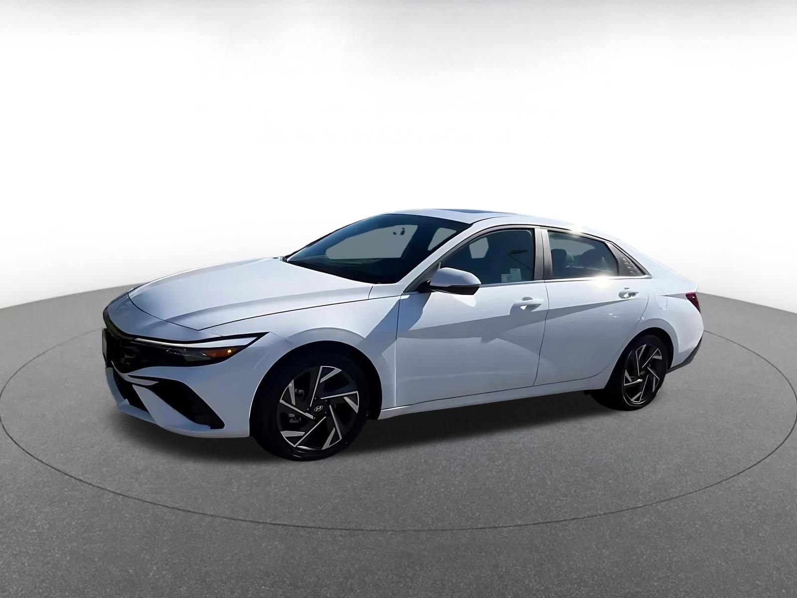 Used 2025 Hyundai Elantra Limited image 8