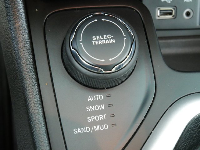 Certified 2016 Jeep Cherokee Latitude AWD/4WD image 26