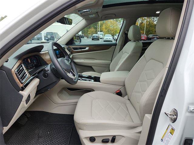 Certified 2025 Volkswagen Atlas SE w/ Panoramic Sunroof Package image 13