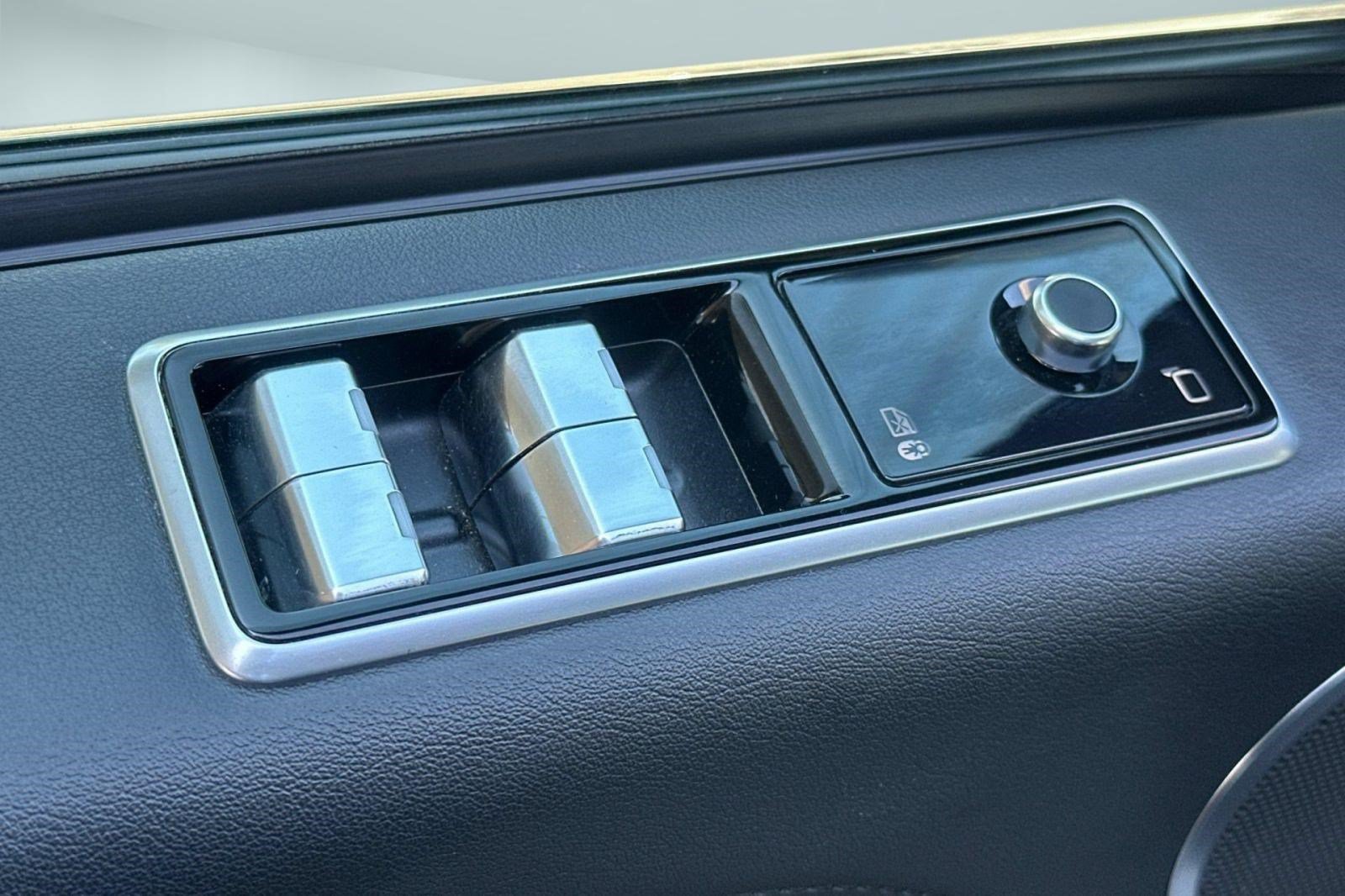 Used 2019 Land Rover Range Rover Supercharged AWD/4WD image 13