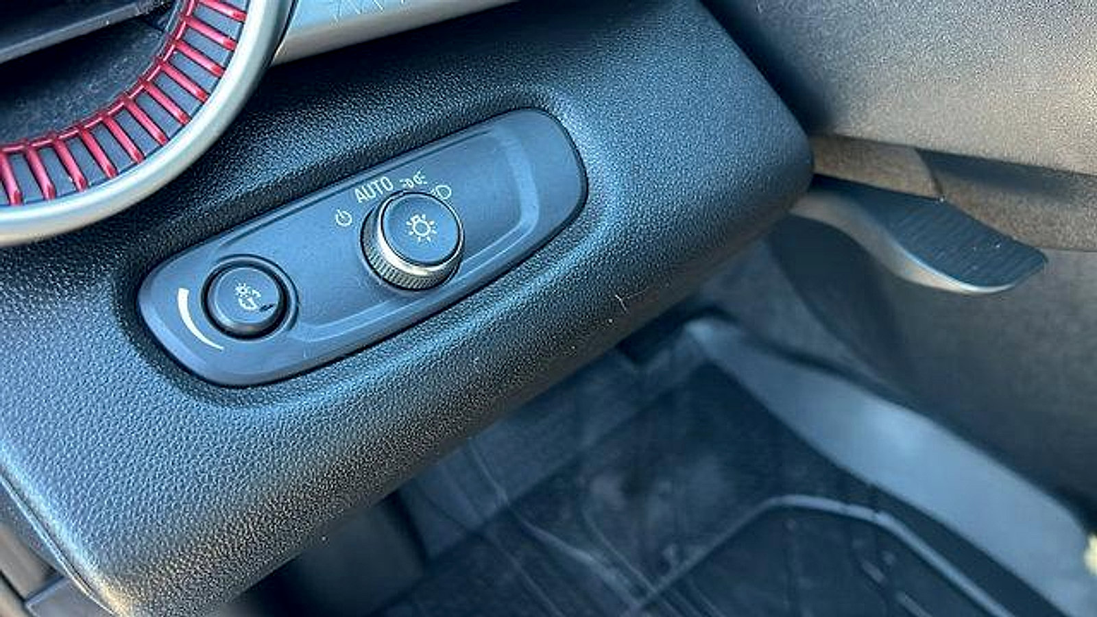 Certified 2024 Chevrolet Trax RS w/ Driver Confidence Package image 26