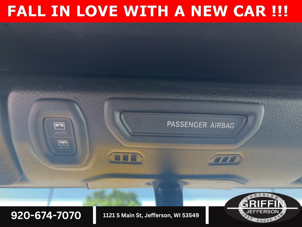 Used 2019 Jeep Wrangler Unlimited Sahara image 16