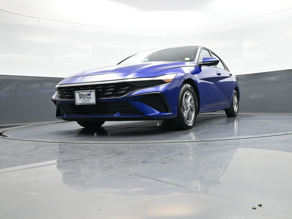 Used 2025 Hyundai Elantra SE FWD image 24