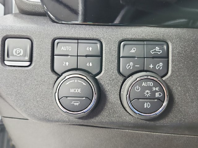 Used 2025 Chevrolet Silverado 2500 LTZ w/ LTZ Convenience Package AWD/4WD image 26