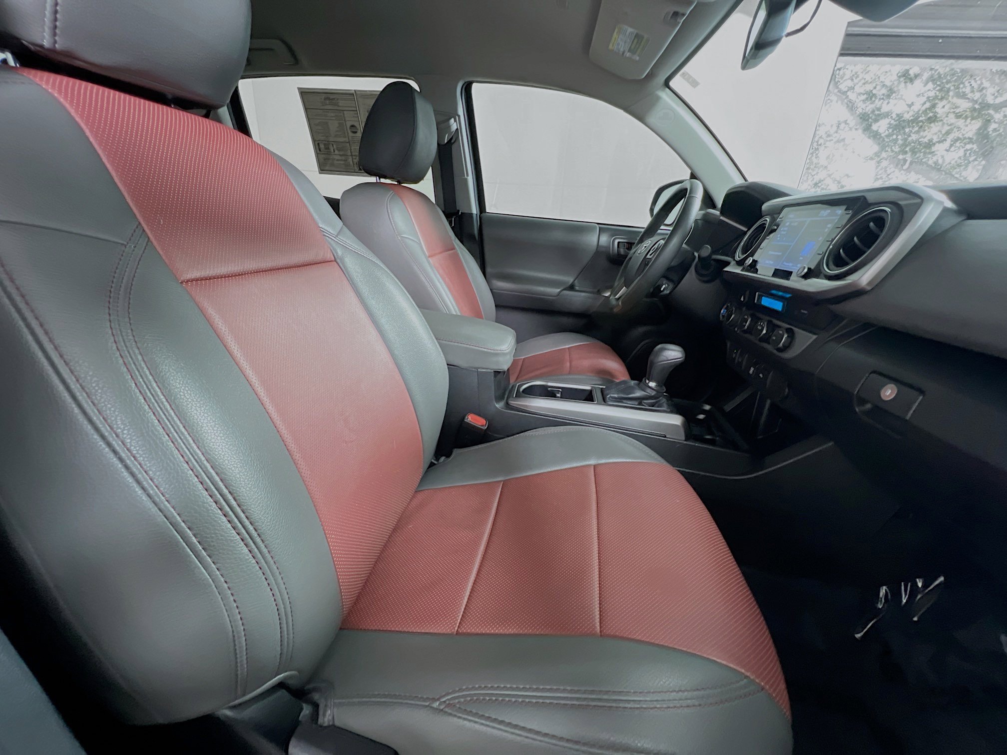 Used 2023 Toyota Tacoma SR5 w/ Technology Package image 31