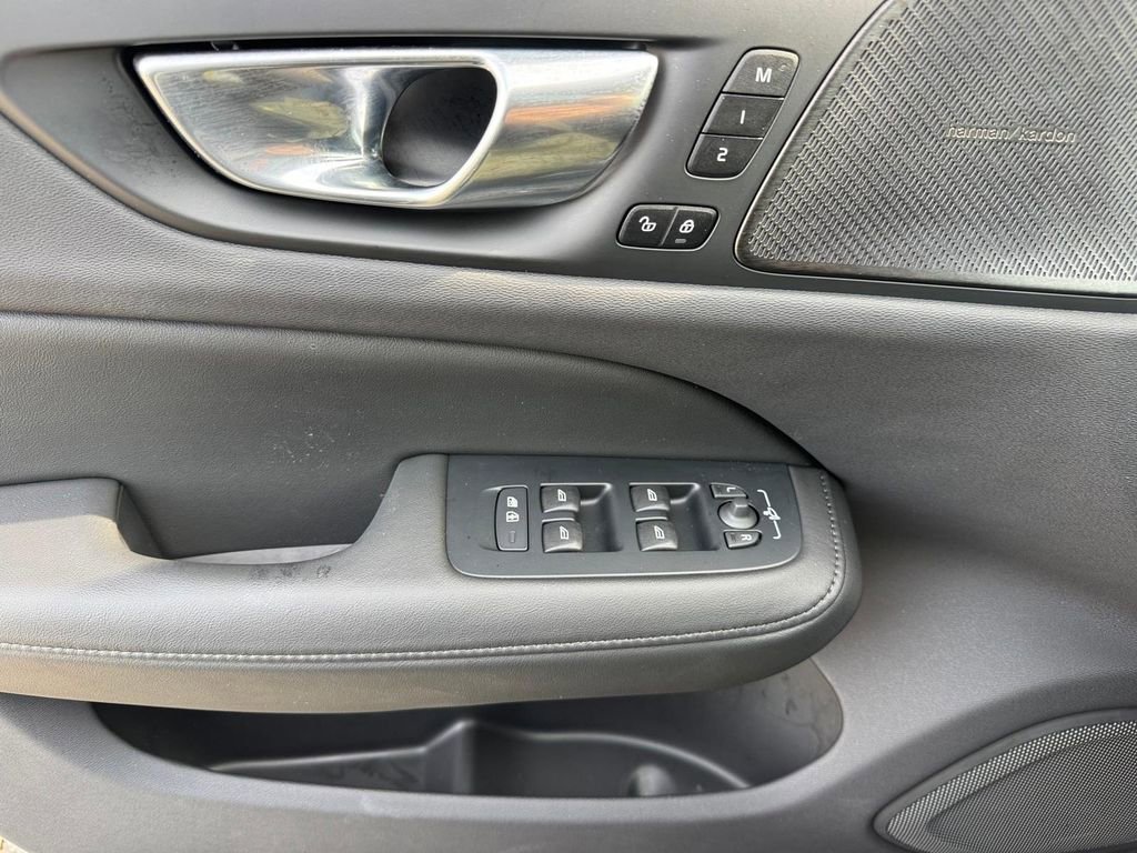 Used 2026 Volvo V60 B5 Cross Country Plus w/ Climate Package image 18