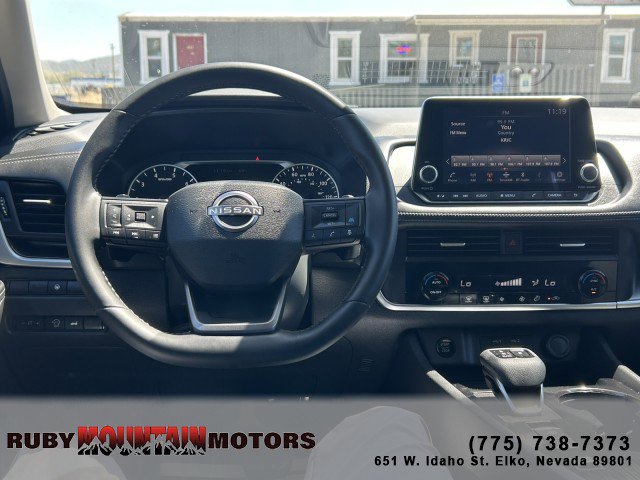 Used 2025 Nissan Rogue SV FWD image 11