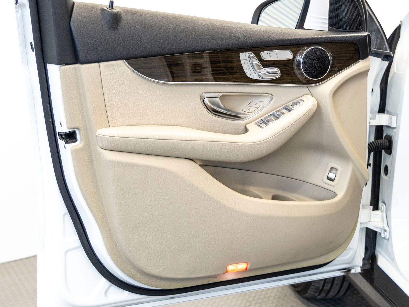 Used 2020 Mercedes-Benz GLC 300 4MATIC image 12