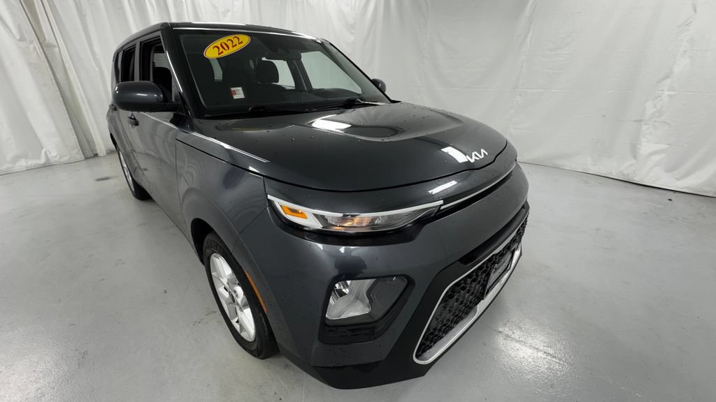 Used 2022 Kia Soul LX w/ Technology Package FWD image 2