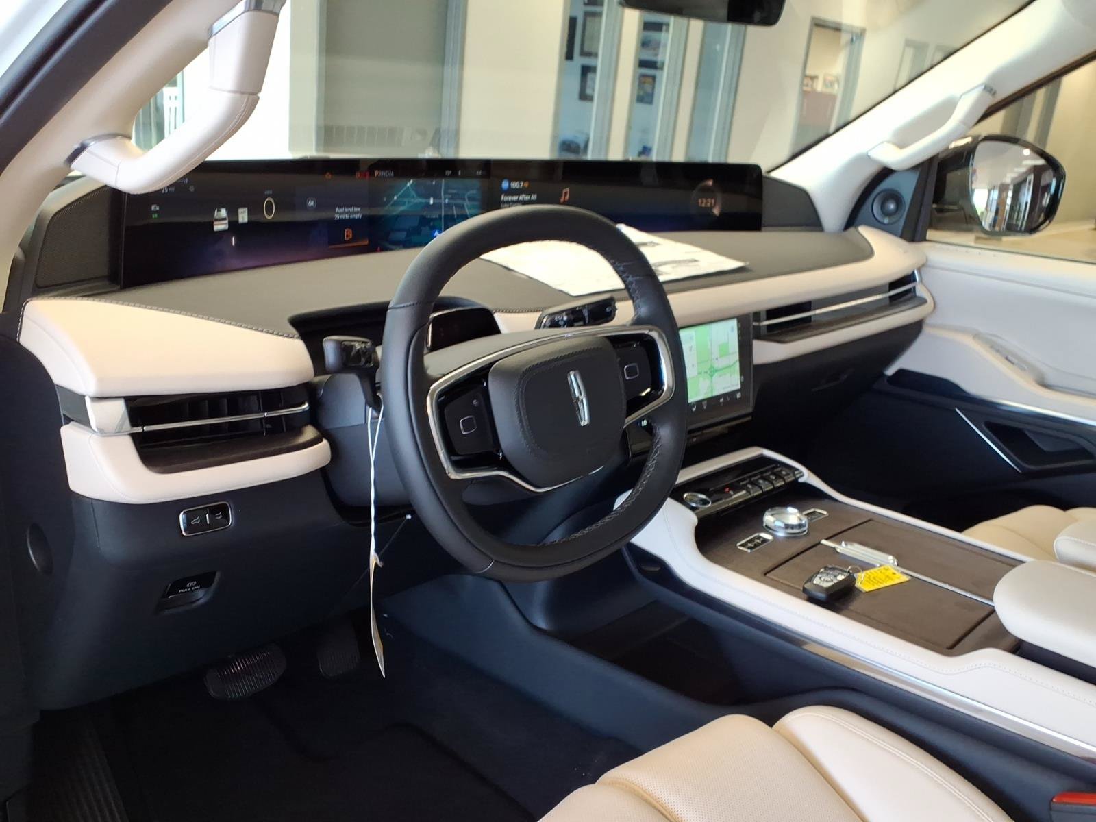 New 2027 Lincoln Navigator L Premier AWD/4WD image 5