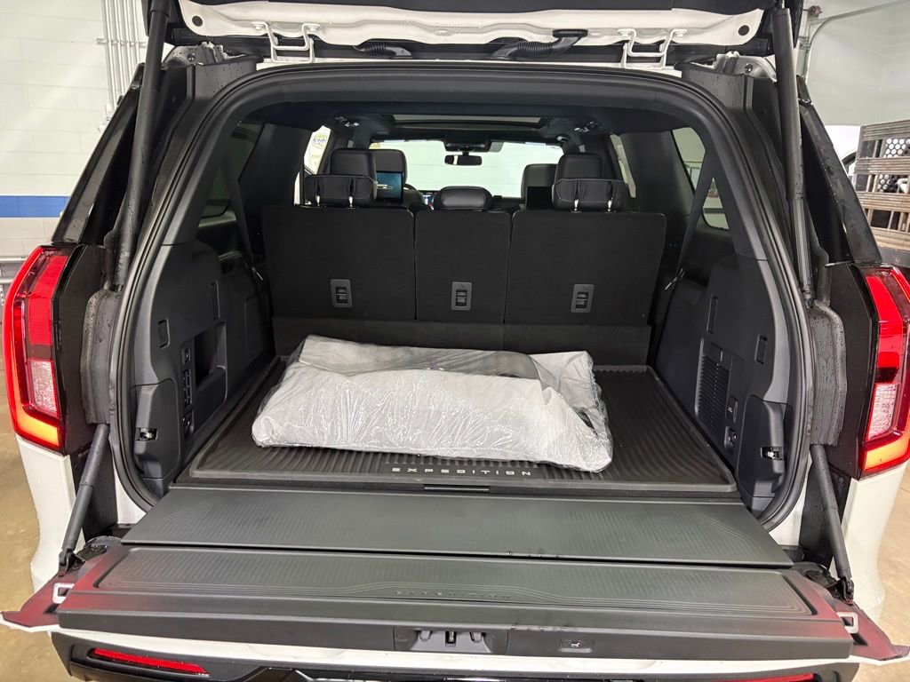 New 2026 Ford Expedition Max Platinum w/ Stealth Performance Package AWD/4WD image 28