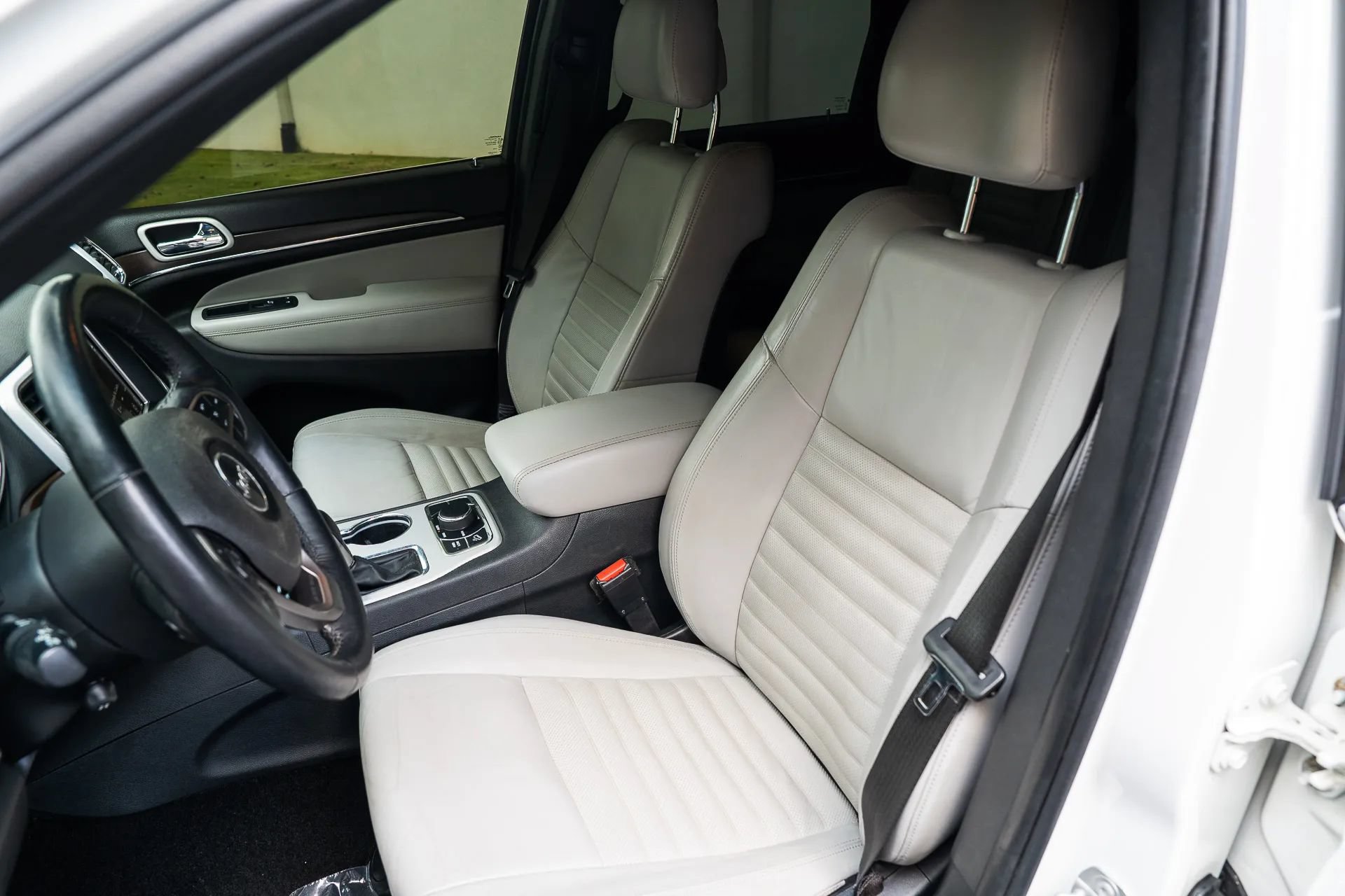 Used 2018 Jeep Grand Cherokee Limited AWD/4WD image 18
