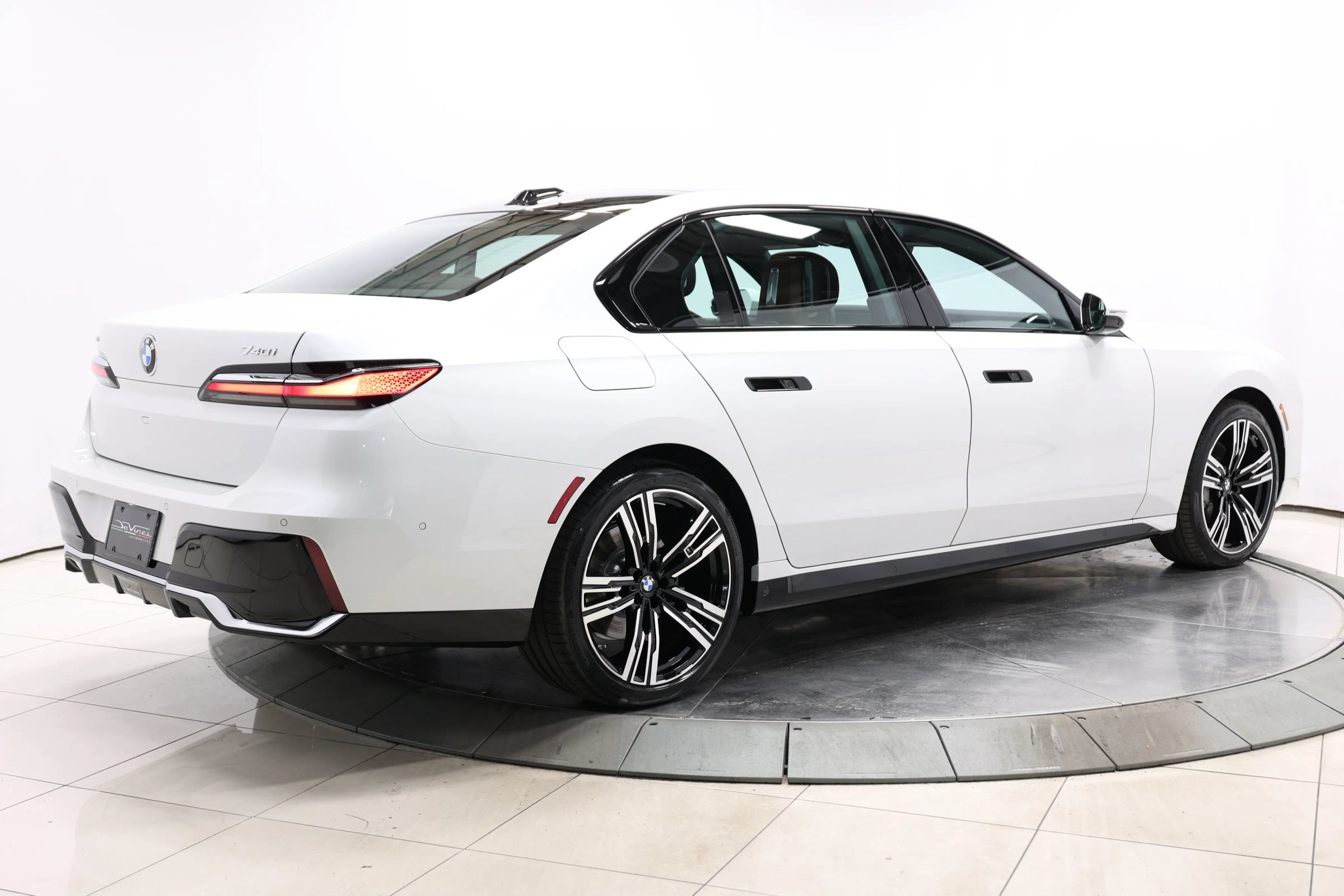 Used 2025 BMW 740i xDrive w/ Executive Package AWD/4WD image 4