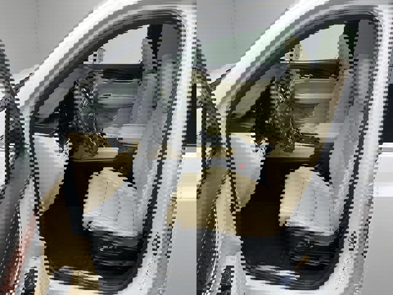 Used 2017 Cadillac XT5 Luxury w/ Driver Awareness Package image 3