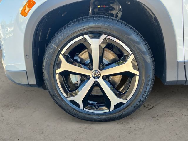 New 2025 Volkswagen Tiguan SE image 14