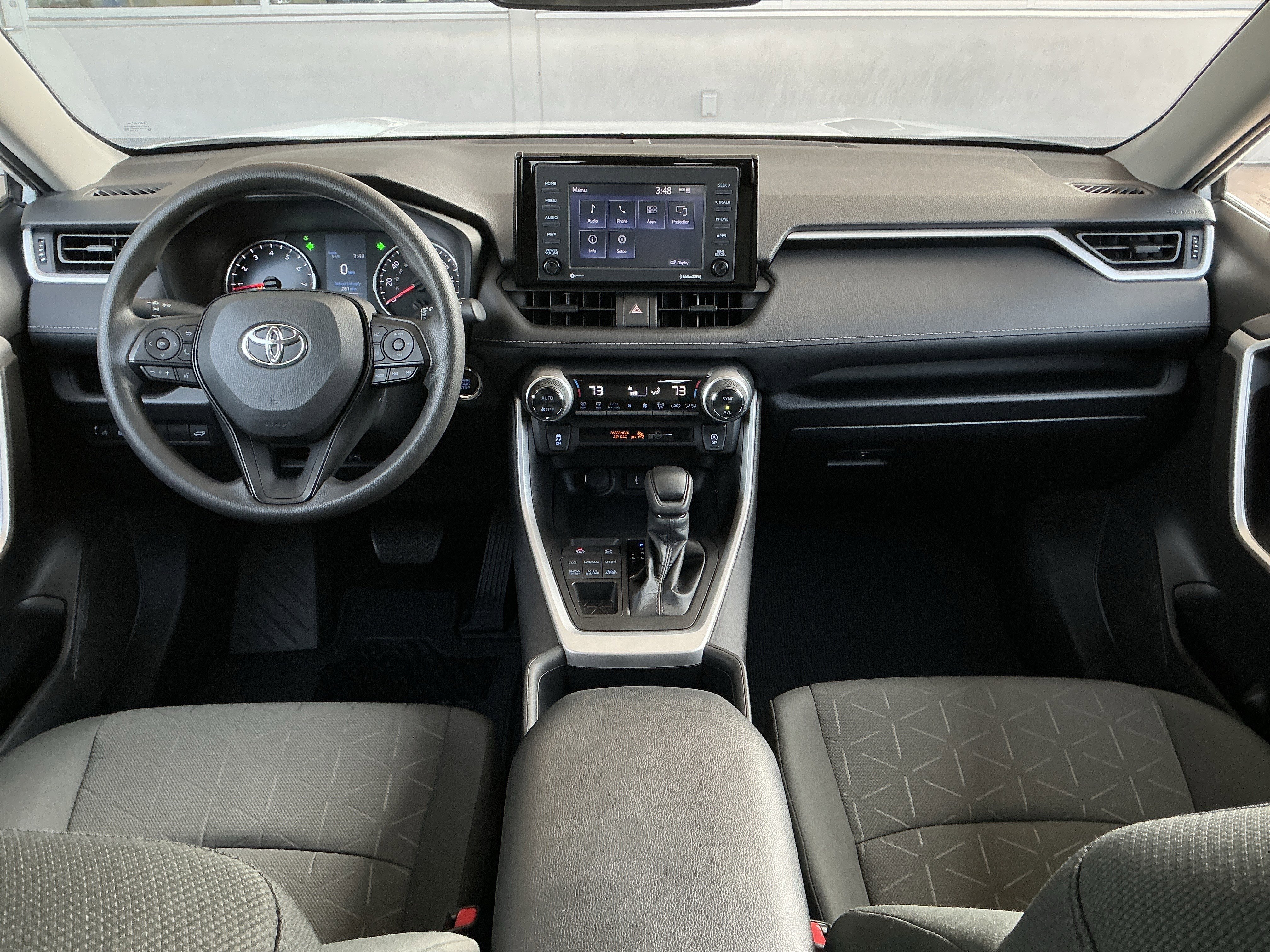 Used 2022 Toyota RAV4 XLE w/ Convenience Package image 4