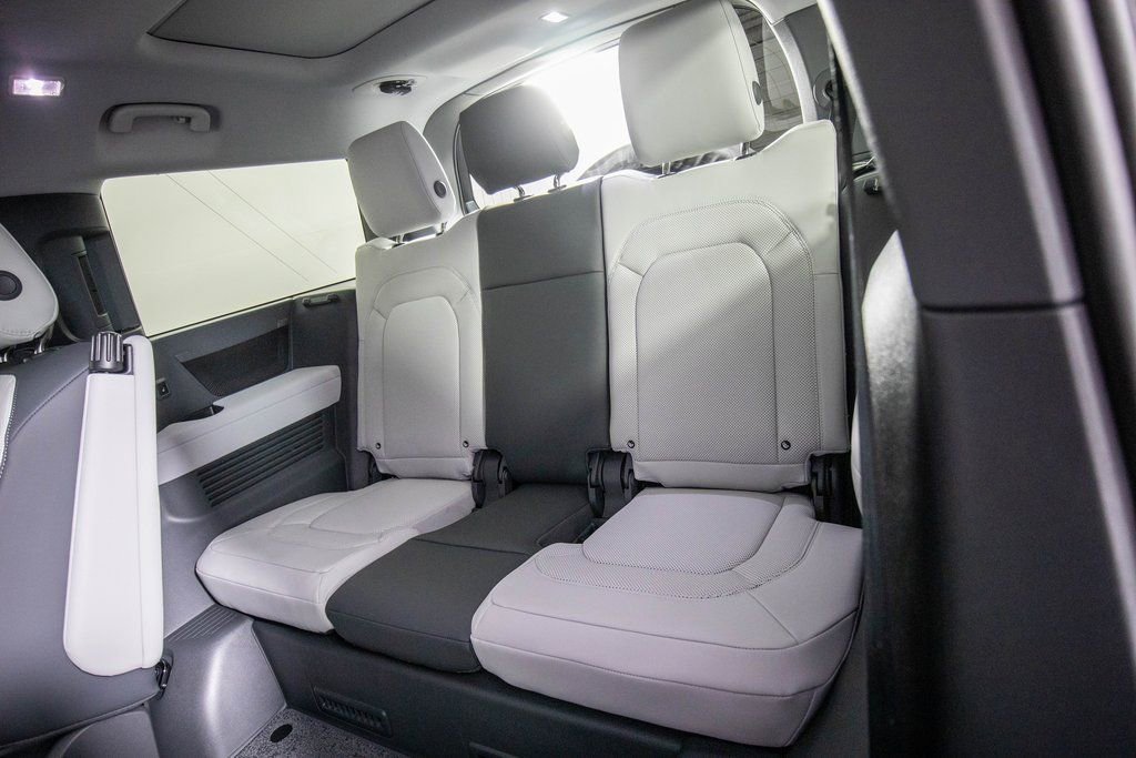 Used 2026 Land Rover Defender 130 S image 12