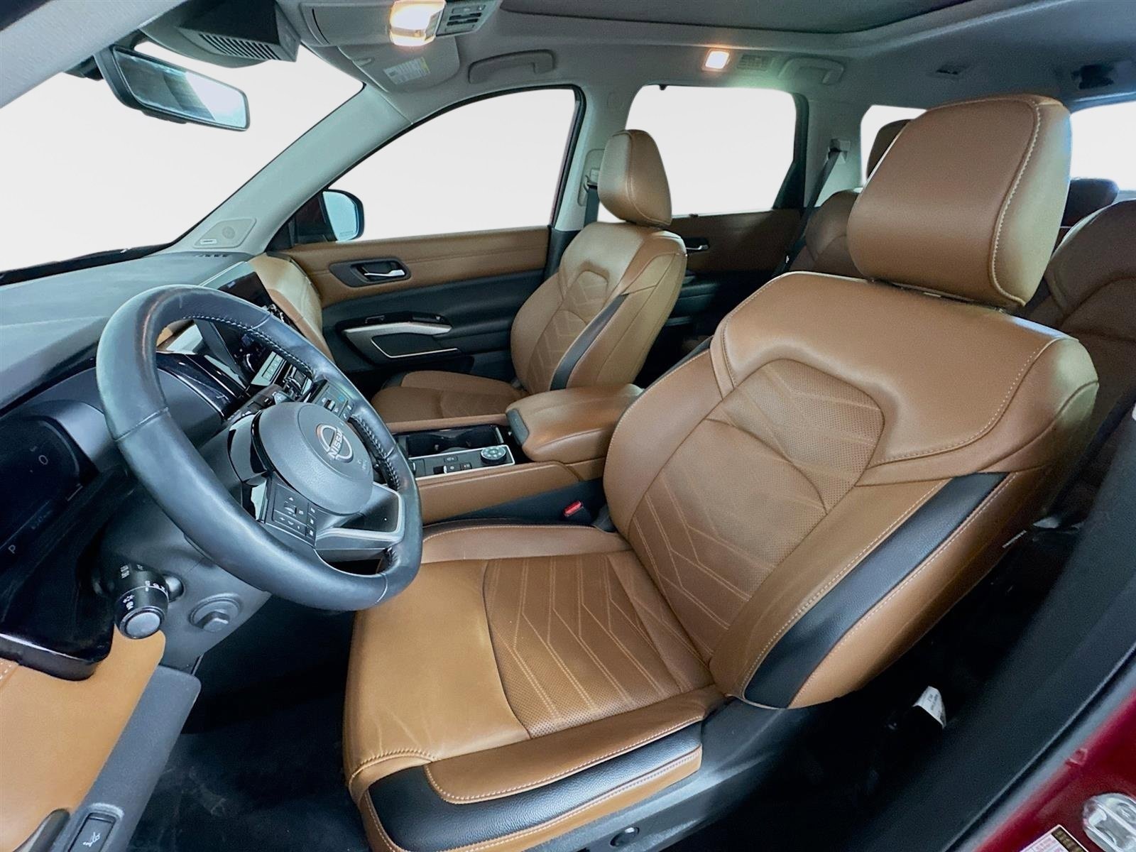 Used 2023 Nissan Pathfinder Platinum image 12