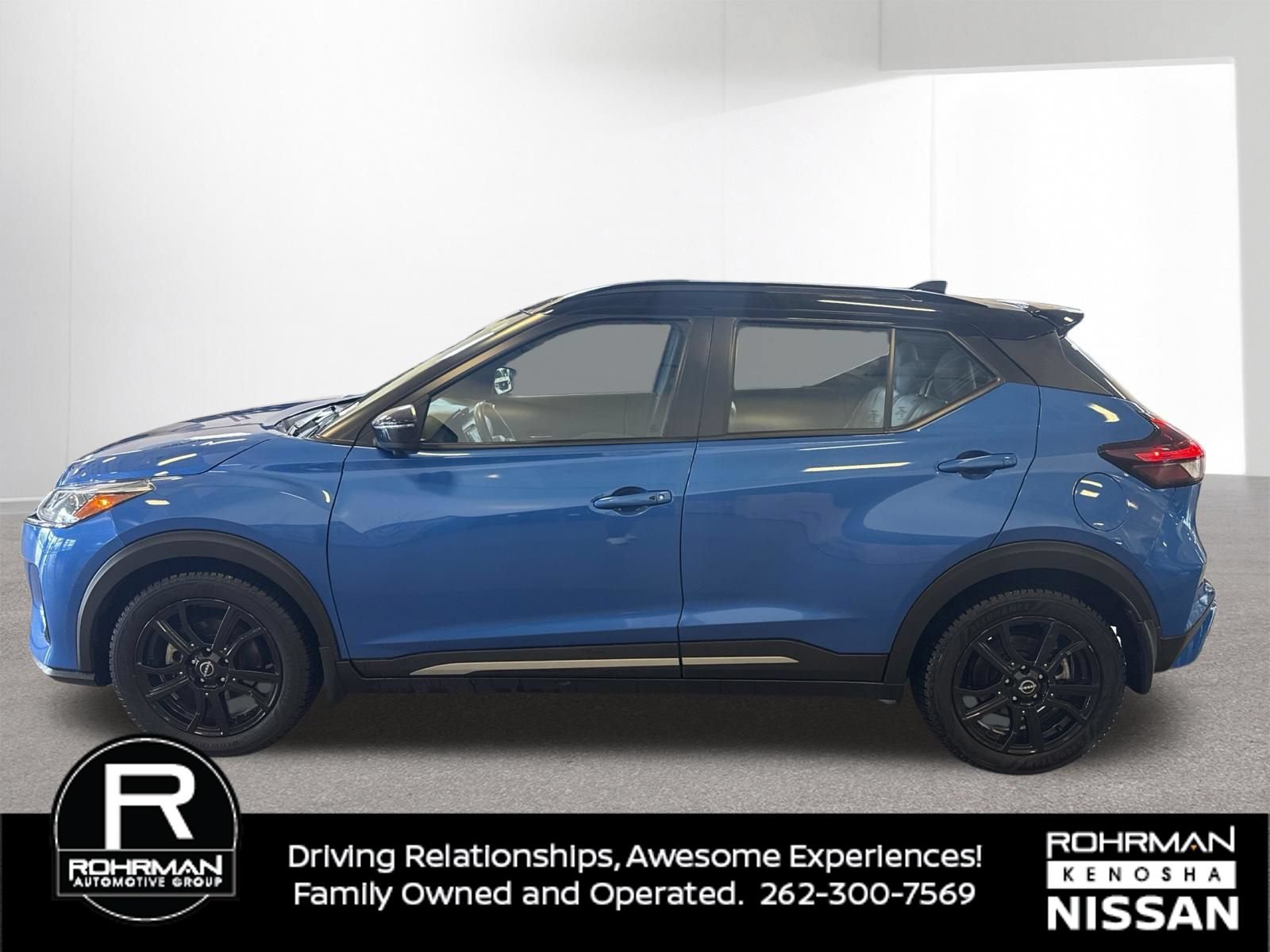 Used 2023 Nissan Kicks SR w/ SR Premium Package FWD image 2