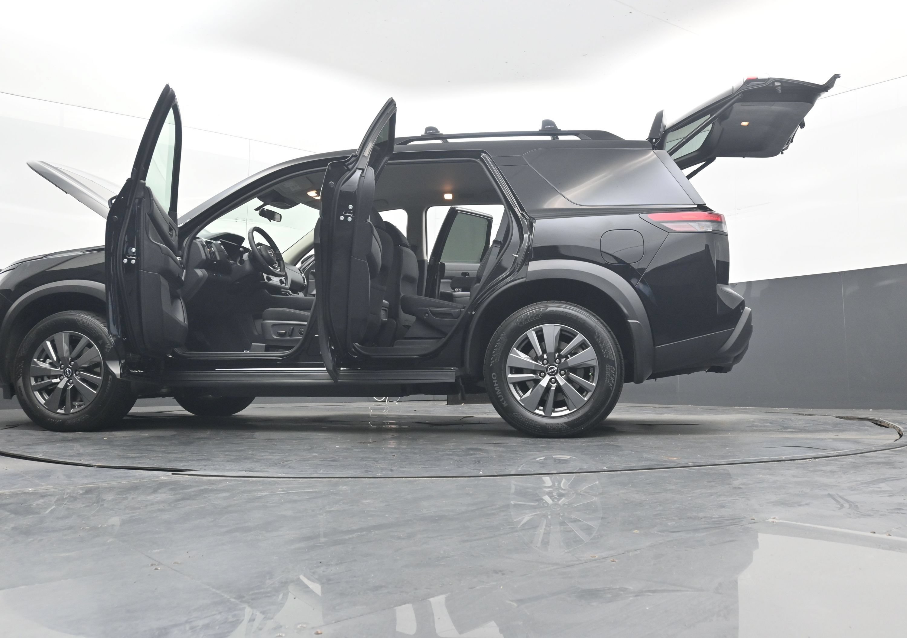 Used 2025 Nissan Pathfinder SV FWD image 42