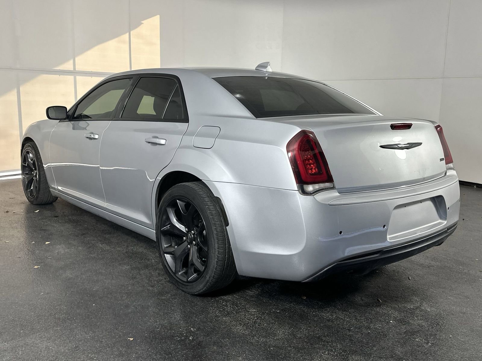 Used 2020 Chrysler 300 Touring w/ Sport Appearance Package image 9