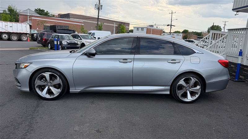 Used 2018 Honda Accord Touring image 3