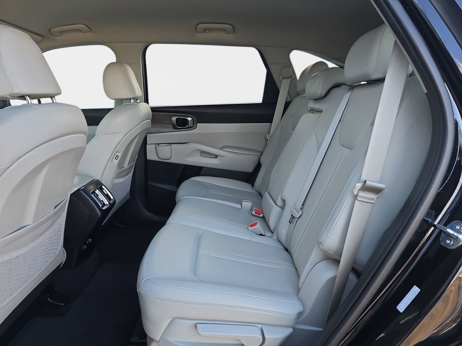 Used 2023 Kia Sorento S image 17