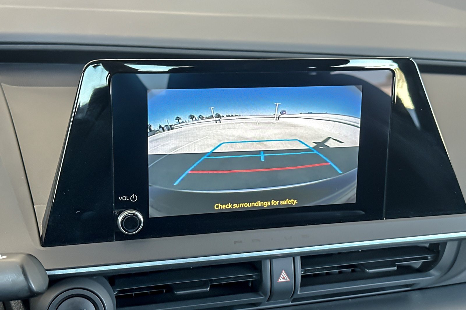 Certified 2023 Toyota Prius LE FWD image 17