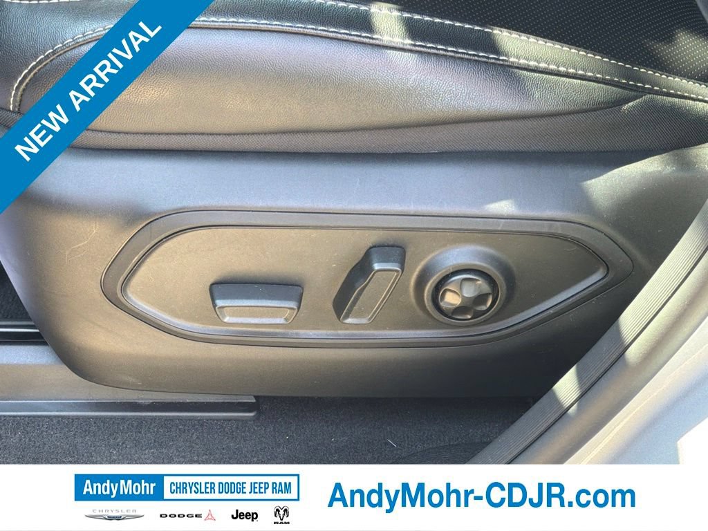 Used 2025 Jeep Grand Cherokee Limited w/ Luxury Tech Group II AWD/4WD image 15